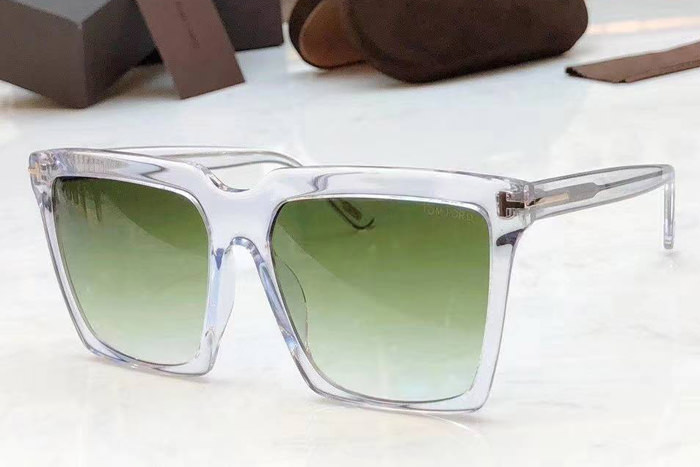 FT0764 Sunglasses In Transparent