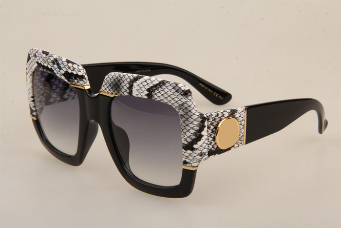 GG0484S Sunglasses In White Black Gradient Grey