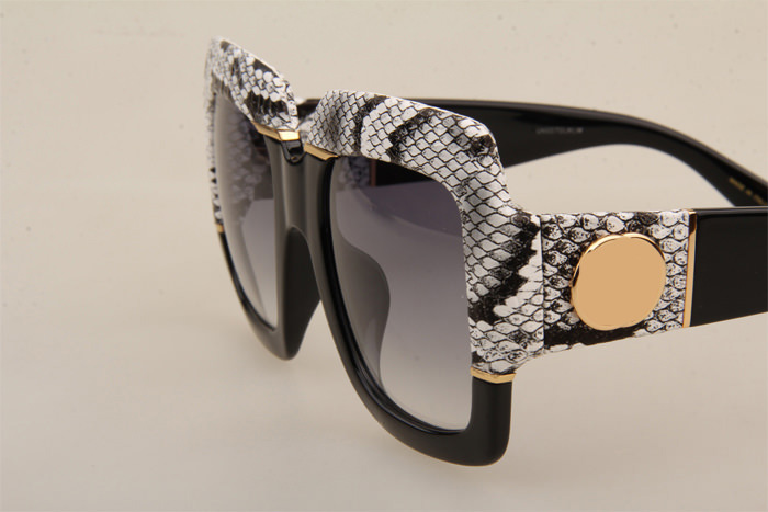 GG0484S Sunglasses In White Black Gradient Grey