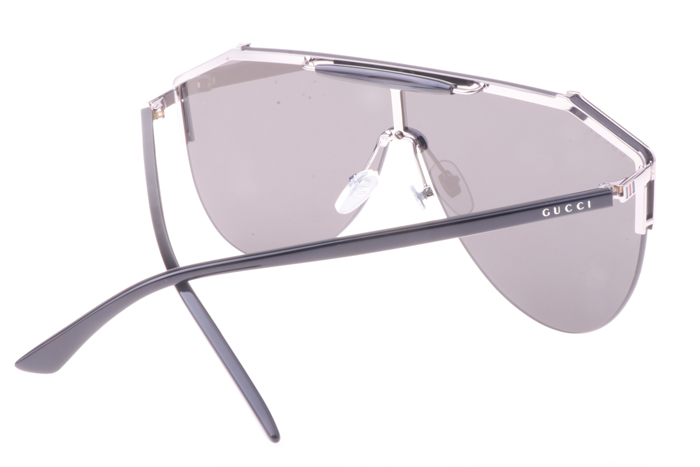 GG0584S Sunglasses In Black Silver Grey
