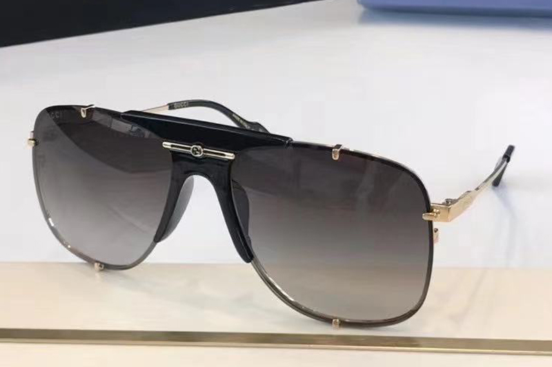 GG0739S Sunglasses In Black Gold Gradient Grey Lens