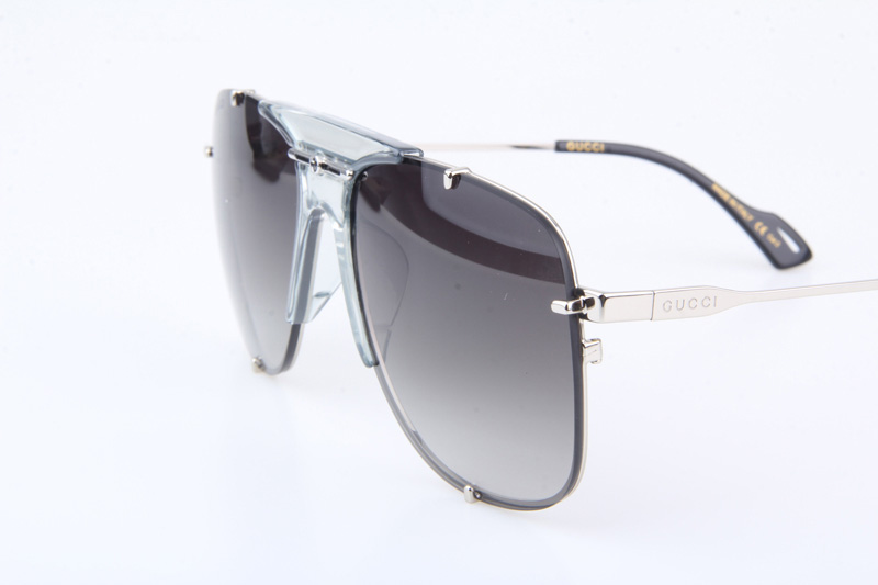 GG0739S Sunglasses In Transparent Silver Gradient Grey Lens