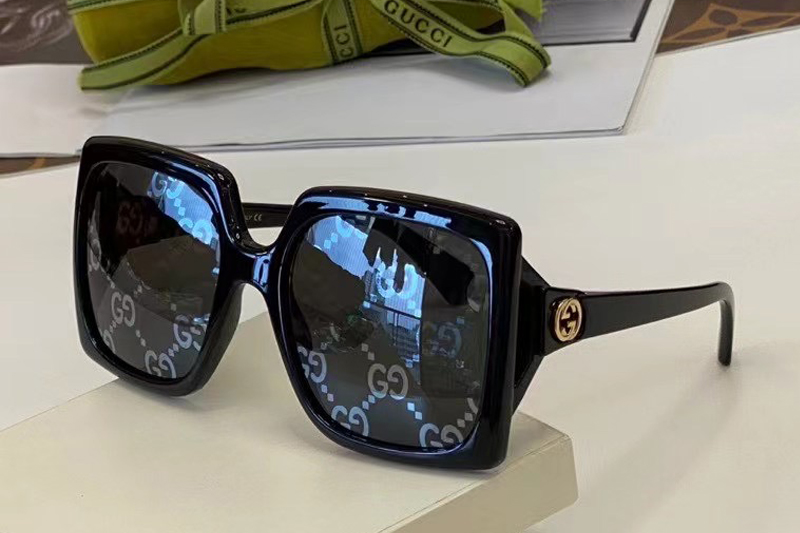 GG0876S Sunglasses In Black Silver Logo Lens