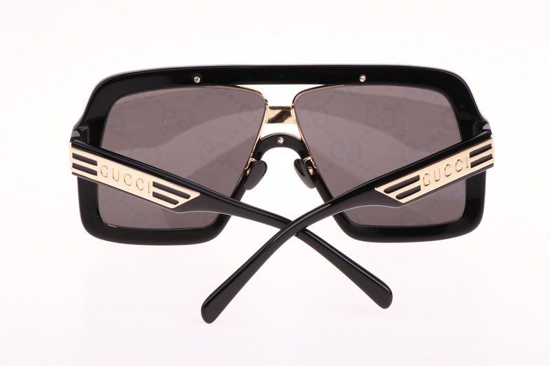 GG0900S Sunglasses In Black Grey Logo Lens