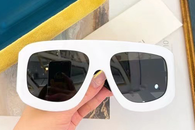 GG0980S Sunglasses In White Black