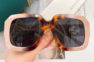 GG1022S Sunglasses Cream Tortoise Gray