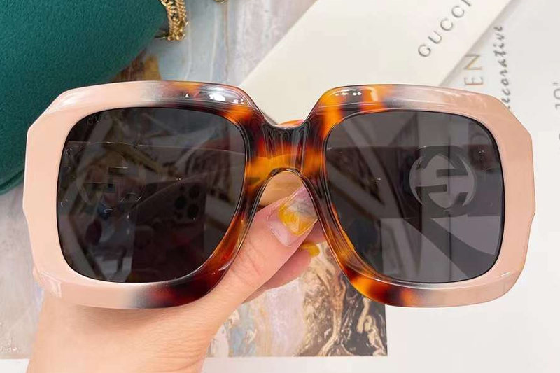 GG1022S Sunglasses Cream Tortoise Gray