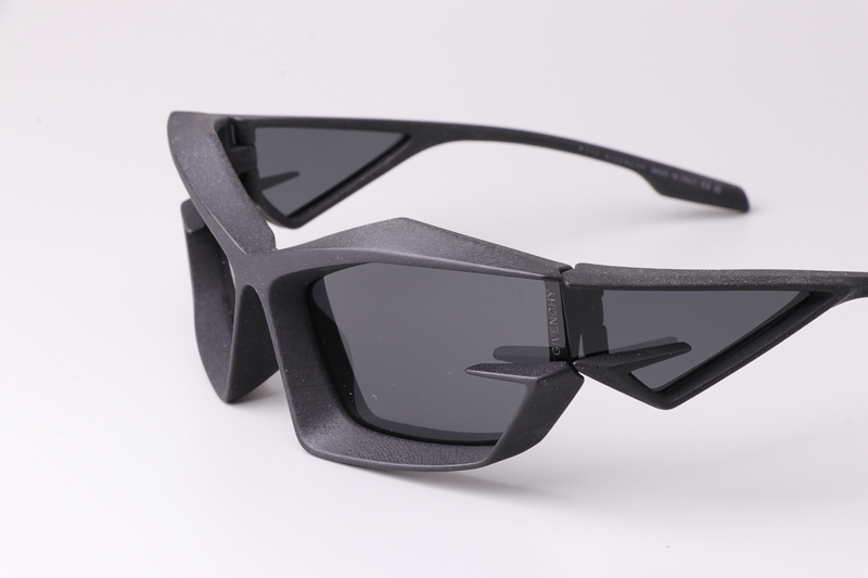 GV40049I Sunglasses Matte Black Gray