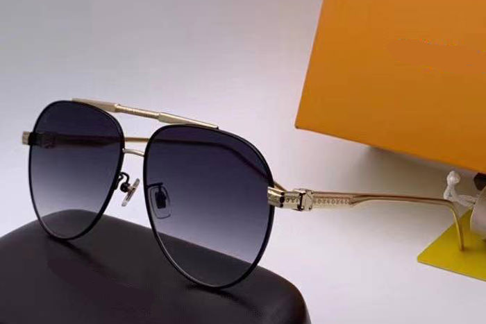 L-V Z0965 Sunglasses In Black Gold Gradient Grey