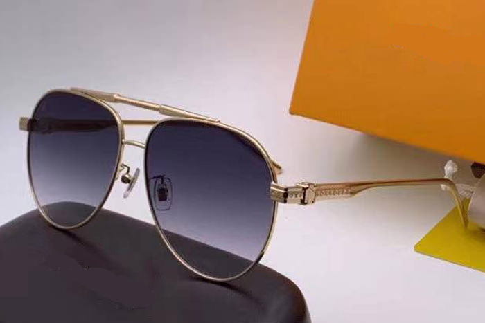 L-V Z0965 Sunglasses In Gold Gradient Grey