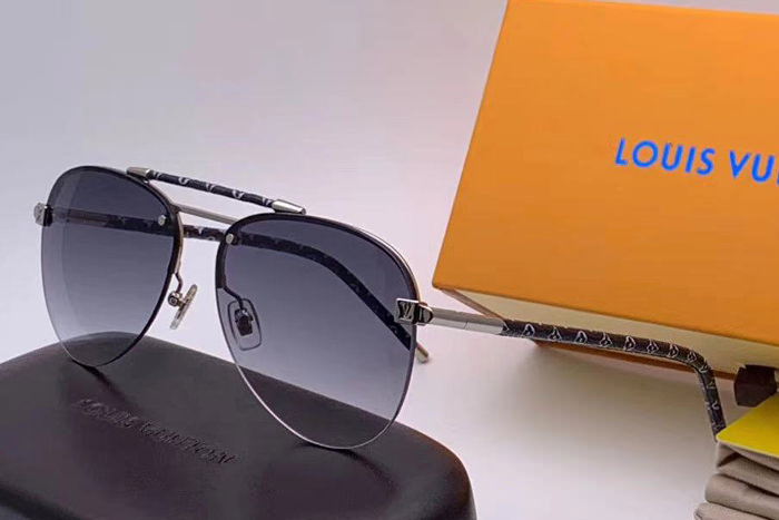 L-V Z1108E Sunglasses In Silver Gradient Grey
