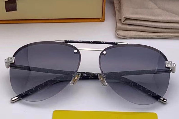 L-V Z1108E Sunglasses In Silver Gradient Grey