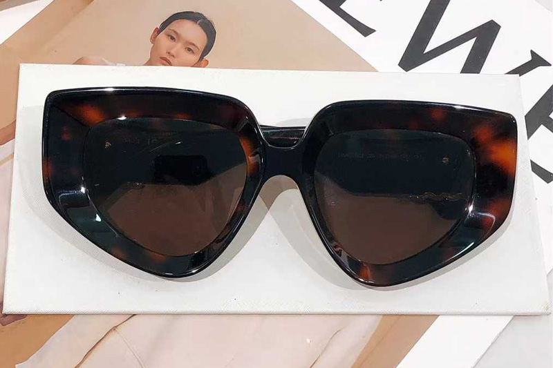 LW40154U Sunglasses Tortoise Brown