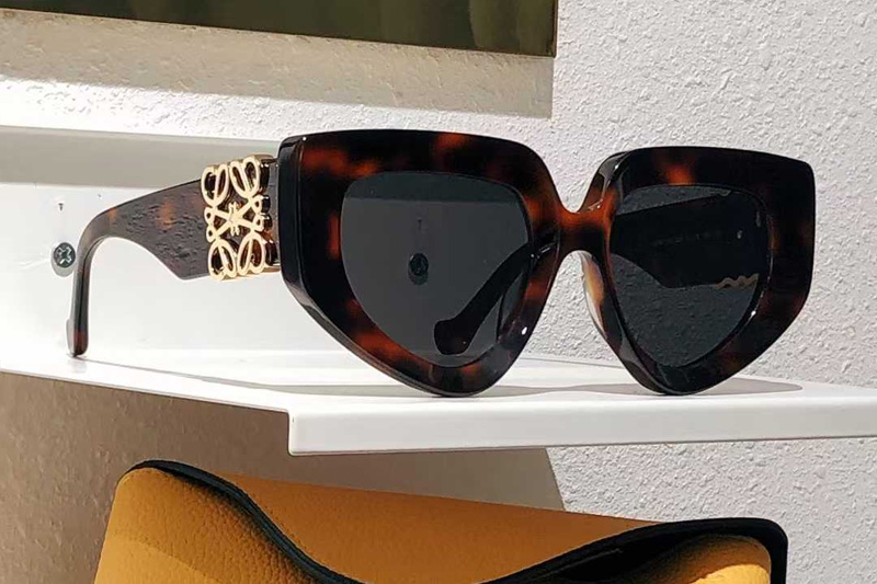 LW40154U Sunglasses Tortoise Gray