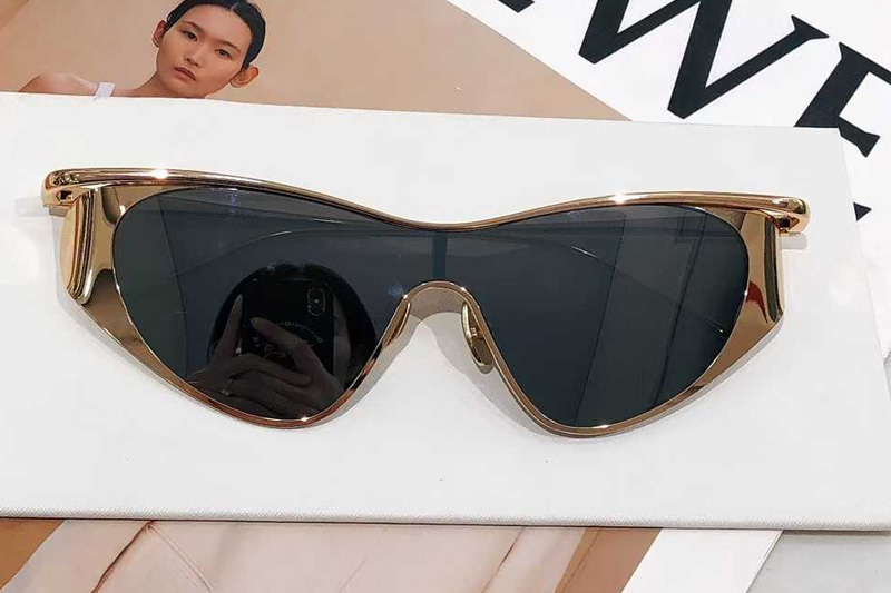 LW40165U Sunglasses Gold Mirror