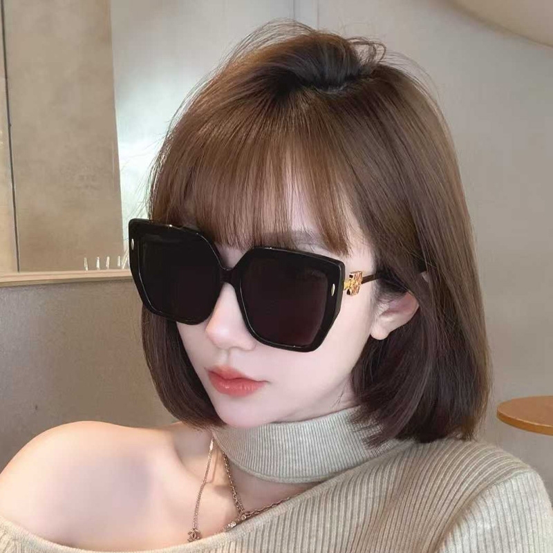 LW50401 Sunglasses Black Gold Gray