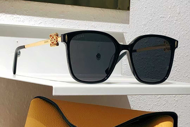LW50402 Sunglasses Black Gold Gray