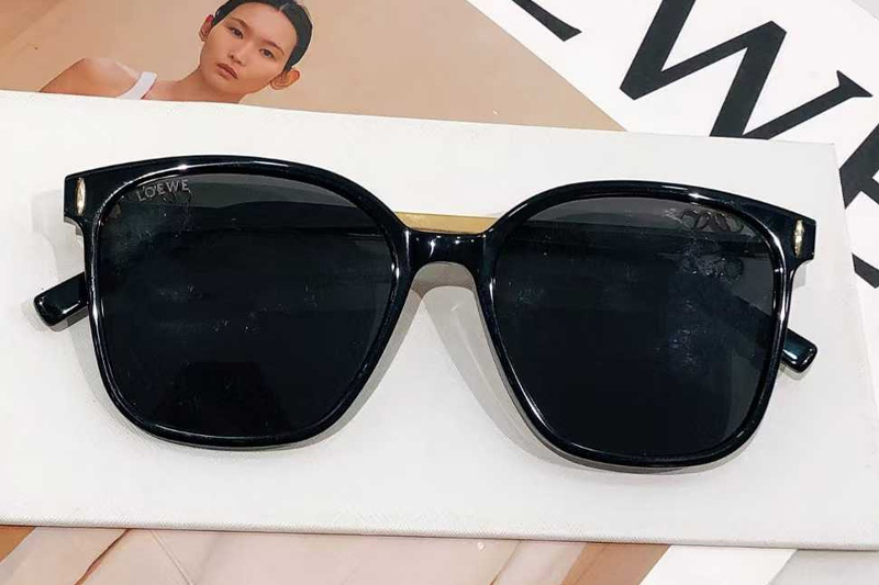 LW50402 Sunglasses Black Gold Gray