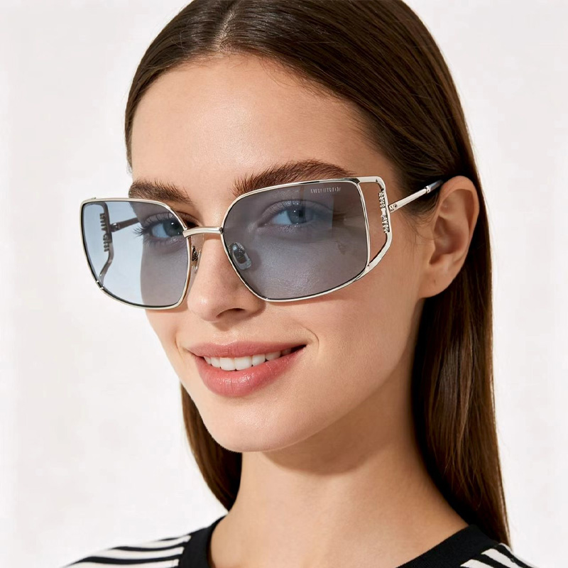MU147AV Sunglasses Silver Light Gray