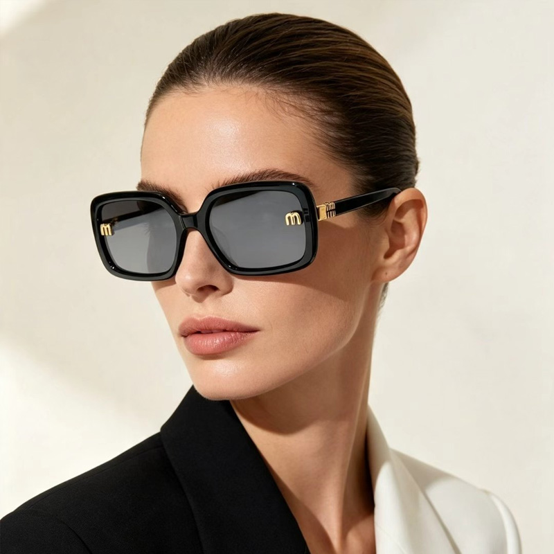 MU155AV Sunglasses Black Gray