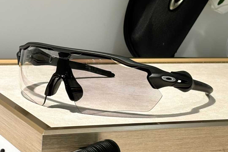 OO9208 Sunglasses Black Photochromic Gray