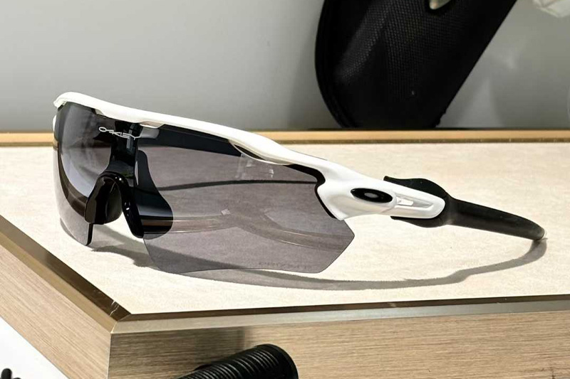 OO9208 Sunglasses White Gray Mirror