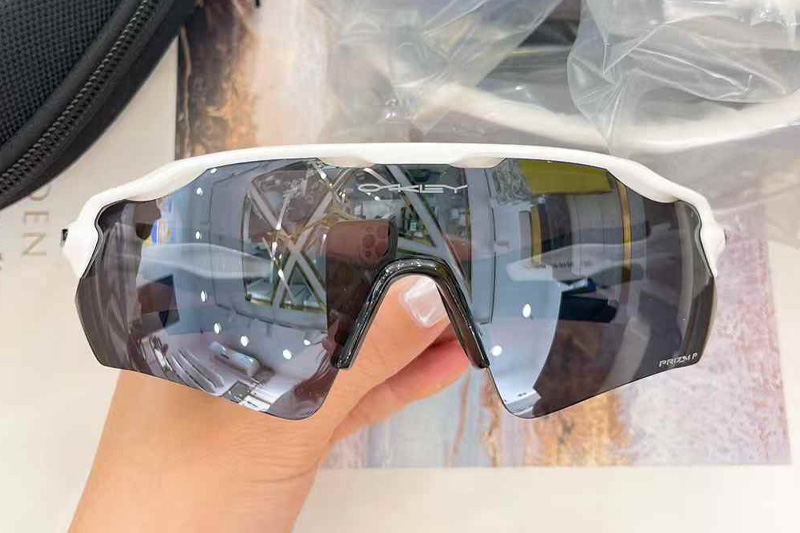OO9208 Sunglasses White Gray Mirror