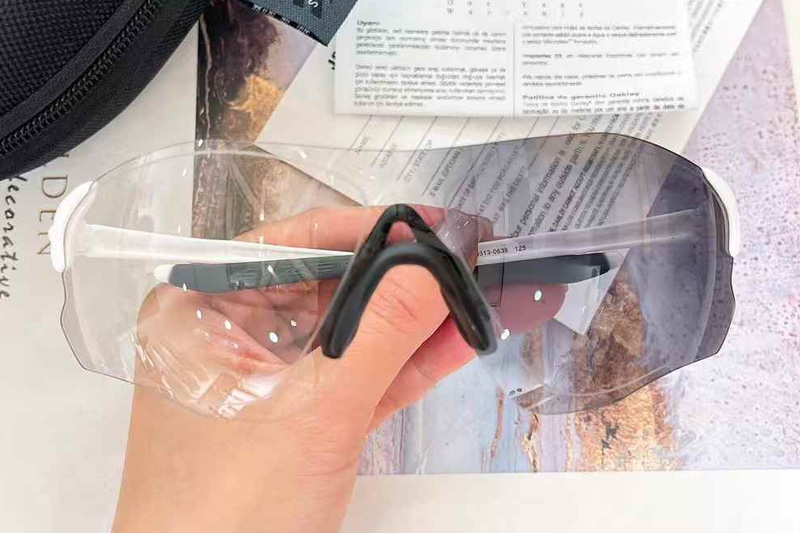 OO9313 Sunglasses White Clear Photochromic Gray