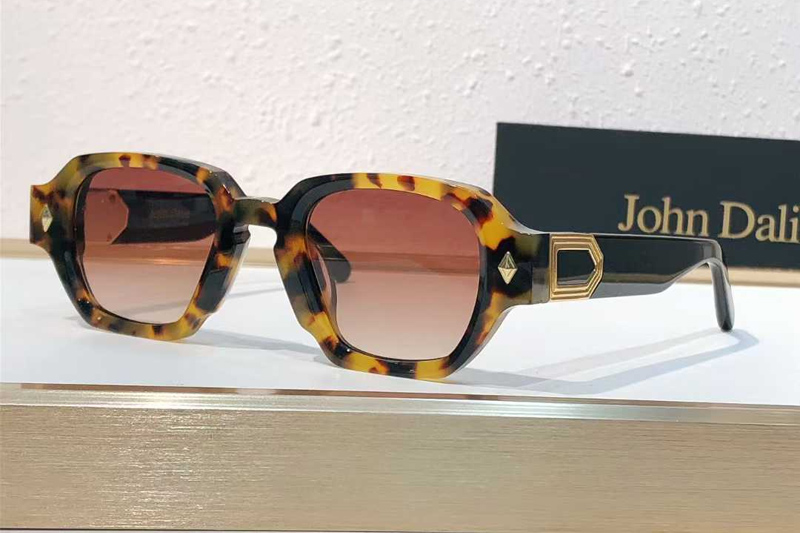 Project P02 Sunglasses Tortoise Black Gradient Pink