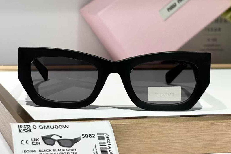SMU09W Sunglasses Matte Black Gray