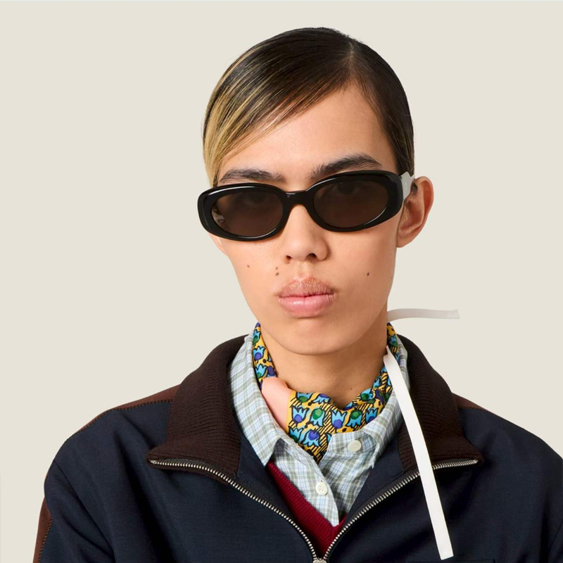 SMUC01 Sunglasses Black Gray