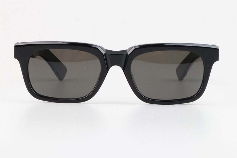 See You In Tea Sunglasses Black Silver Gray