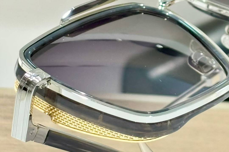 The Nean Sunglasses Silver Gray Gradient Gray