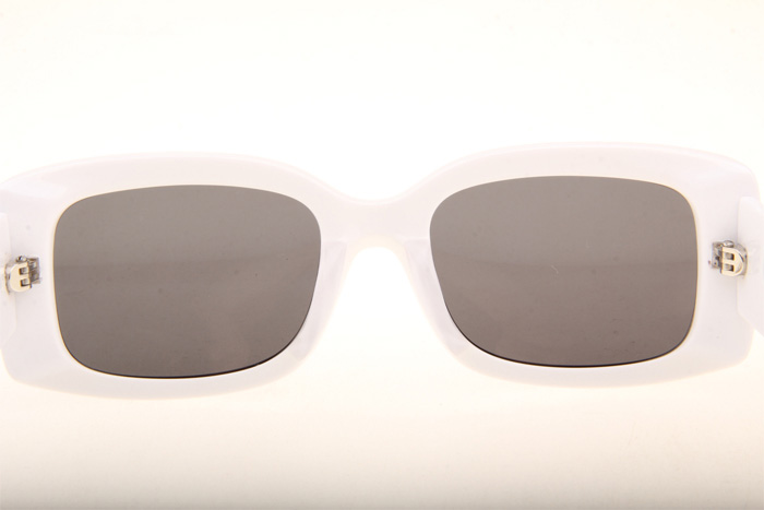 VE4377 Sunglasses In White Grey