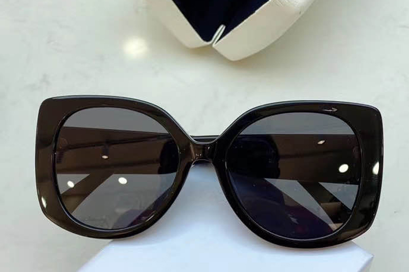 VE4387 Sunglasses In Black With Gradient Grey Lens