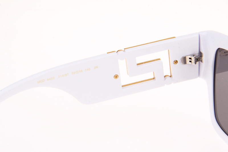 VE4402 Sunglasses In White