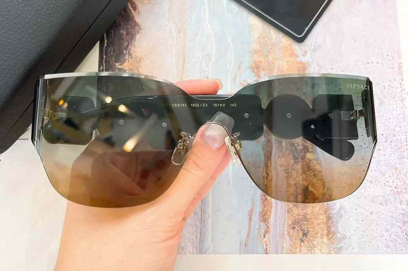 VE6783 Sunglasses Black Gold Gradient Gray