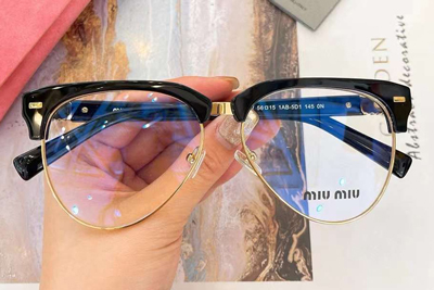 VMU56XV Eyeglasses Black Gold