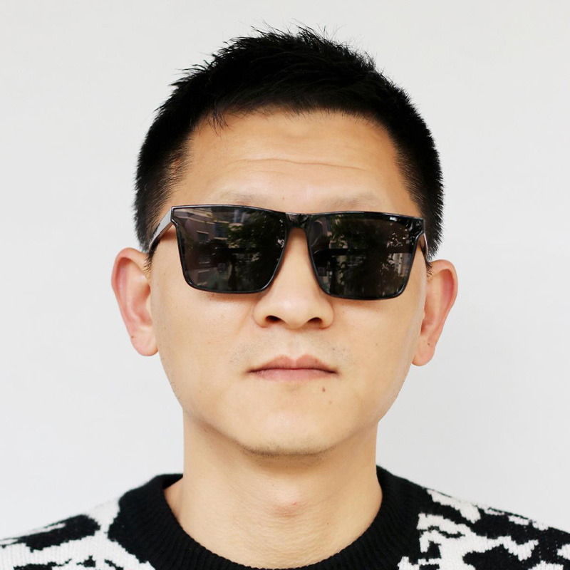 WT7504 Small Sunglasses Black Gray