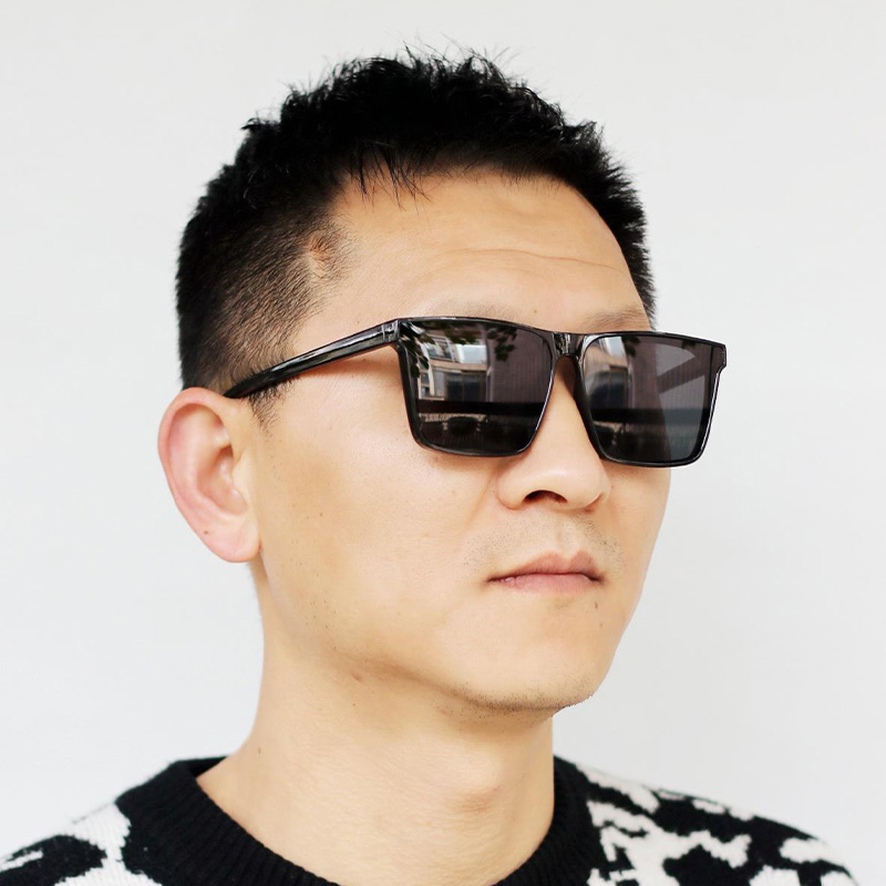 WT7504 Small Sunglasses Black Gray