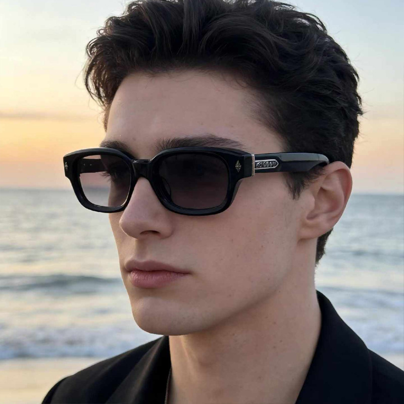 Weirdo Sunglasses Black Gradient Gray