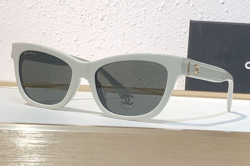 CH3520 Sunglasses White Gray