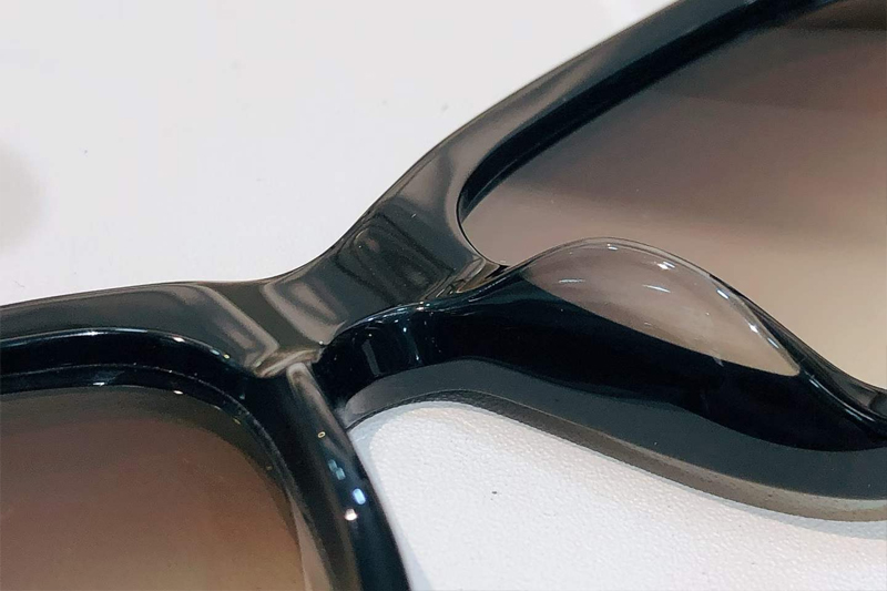 CH3528 Sunglasses Black Gradient Brown