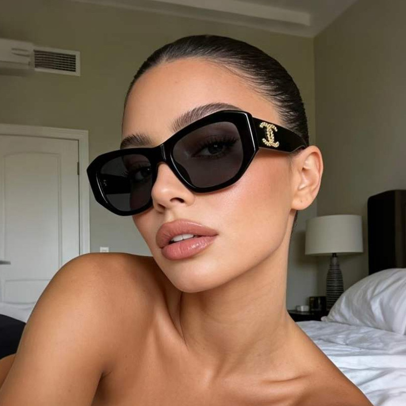 CH5554 Sunglasses Black Gold Gray
