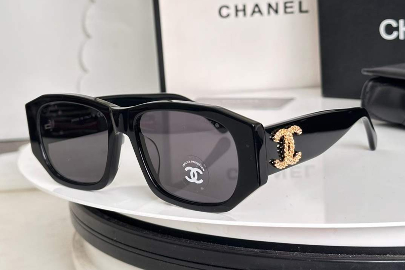 CH5554 Sunglasses Black Gold Gray