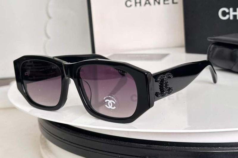 CH5554 Sunglasses Black Gradient Gray