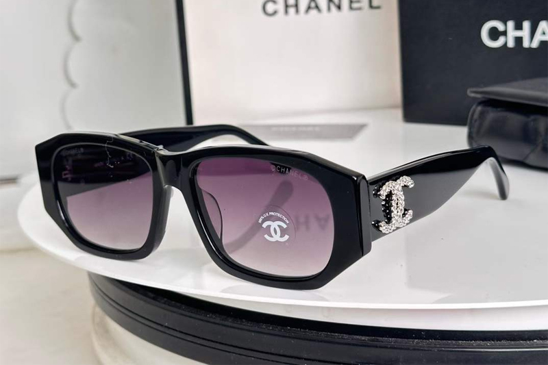 CH5554 Sunglasses Black Silver Gradient Gray