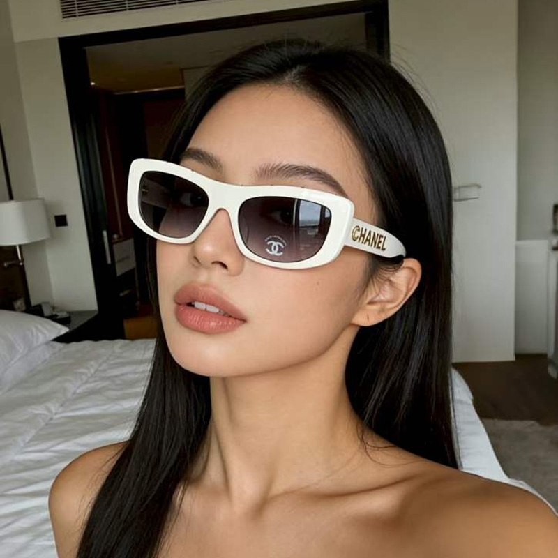 CH5559 Sunglasses White Gradient Gray