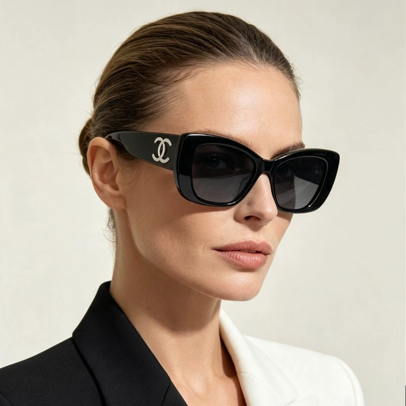 CHA71766 Sunglasses Black Gray