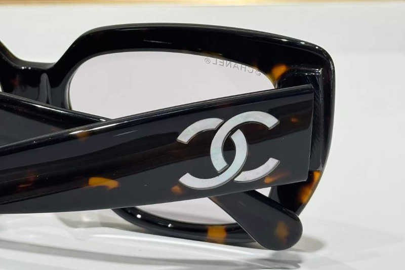 CHA71767 Sunglasses Tortoise Light Gray